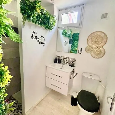 Moderne Avec Jardin A 500 M De La 아파트 *